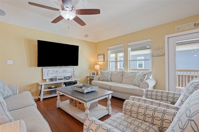 876 Kahla Drive, Crystal Beach, TX 77650