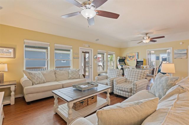 876 Kahla Drive, Crystal Beach, TX 77650