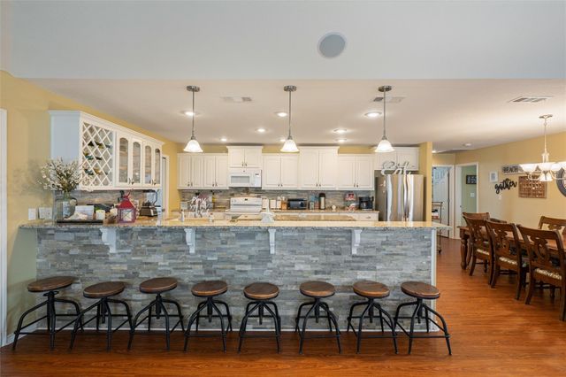 876 Kahla Drive, Crystal Beach, TX 77650