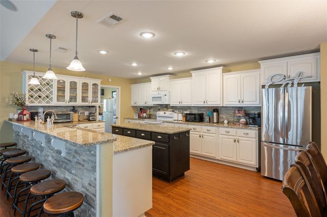 876 Kahla Drive, Crystal Beach, TX 77650