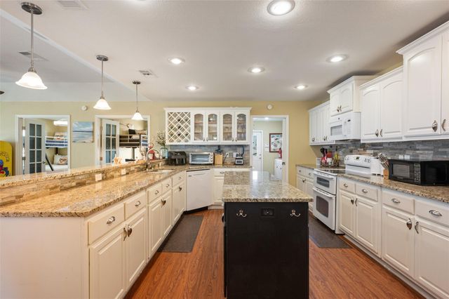 876 Kahla Drive, Crystal Beach, TX 77650