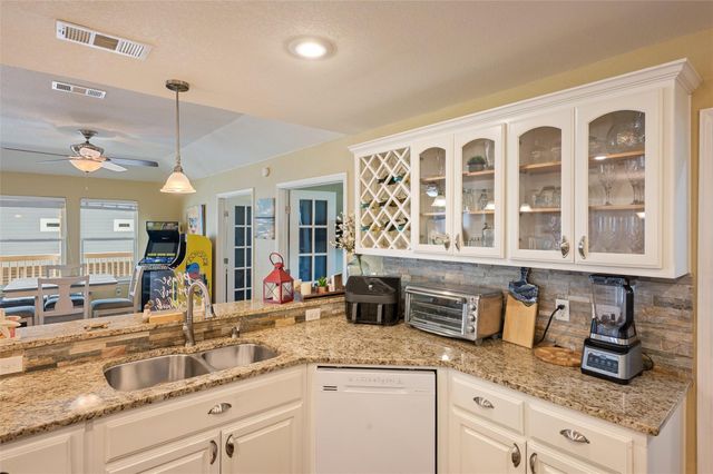 876 Kahla Drive, Crystal Beach, TX 77650