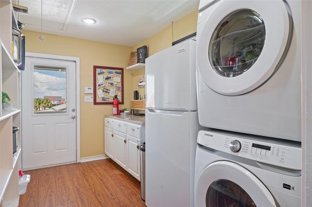 876 Kahla Drive, Crystal Beach, TX 77650