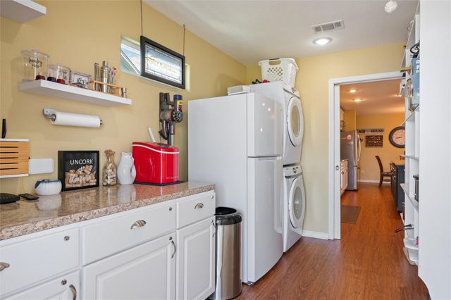 876 Kahla Drive, Crystal Beach, TX 77650