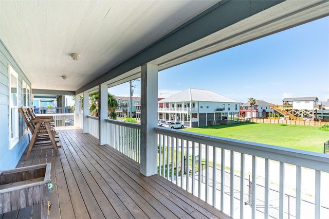 876 Kahla Drive, Crystal Beach, TX 77650