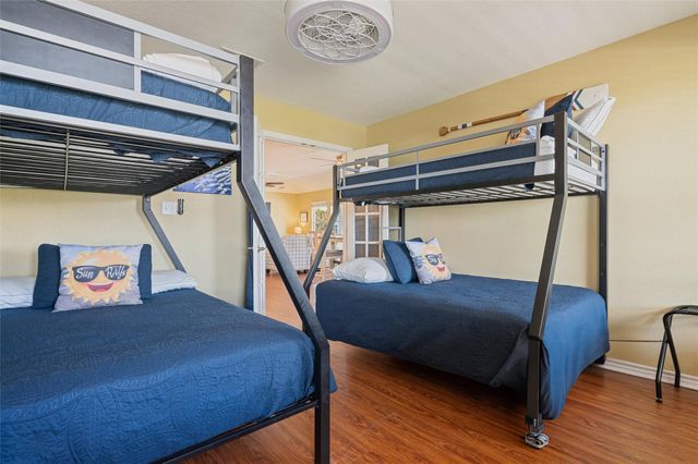 876 Kahla Drive, Crystal Beach, TX 77650