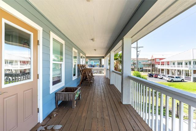 876 Kahla Drive, Crystal Beach, TX 77650