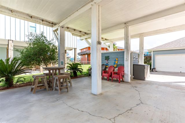 876 Kahla Drive, Crystal Beach, TX 77650