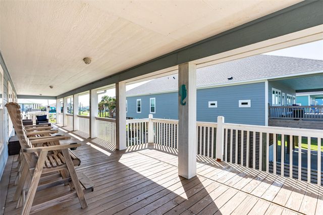 876 Kahla Drive, Crystal Beach, TX 77650