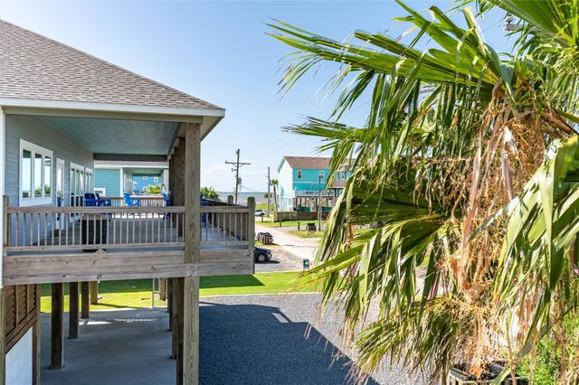 876 Kahla Drive, Crystal Beach, TX 77650