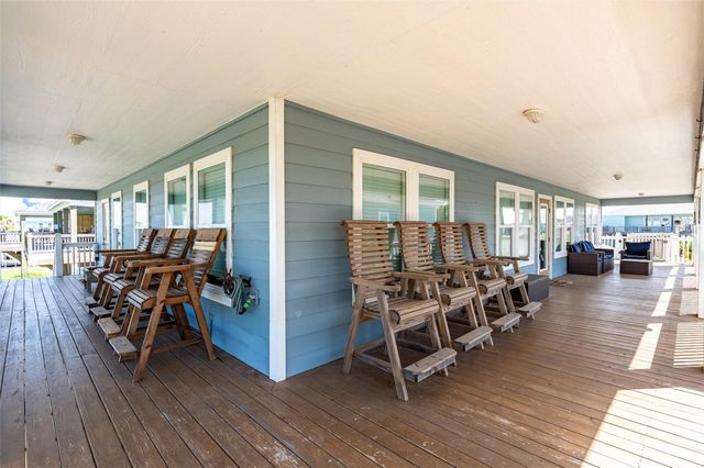 876 Kahla Drive, Crystal Beach, TX 77650