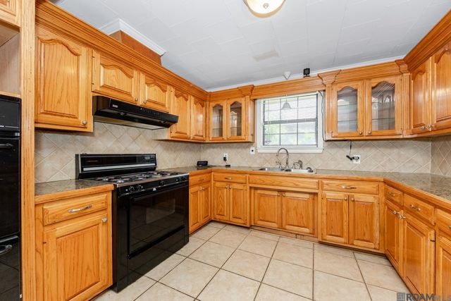 57728 Grove Rd, Plaquemine, LA 70764