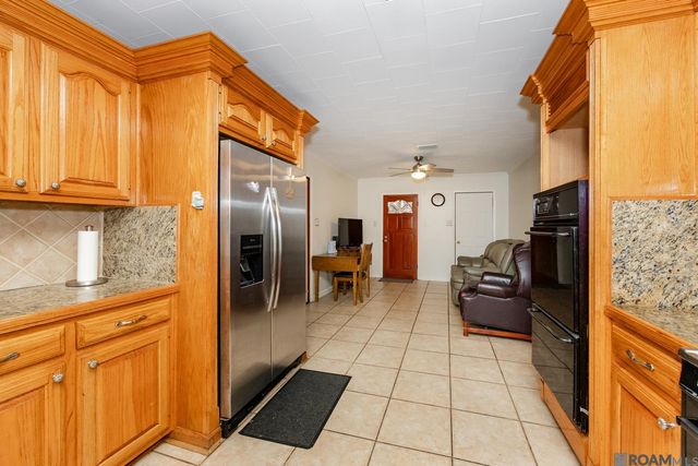 57728 Grove Rd, Plaquemine, LA 70764