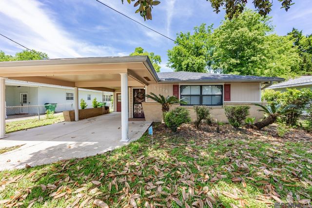 57728 Grove Rd, Plaquemine, LA 70764