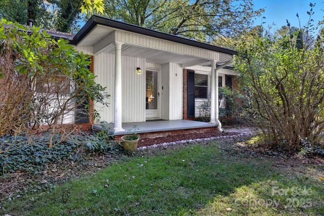 2 Fernbrook Place, Asheville, NC 28804