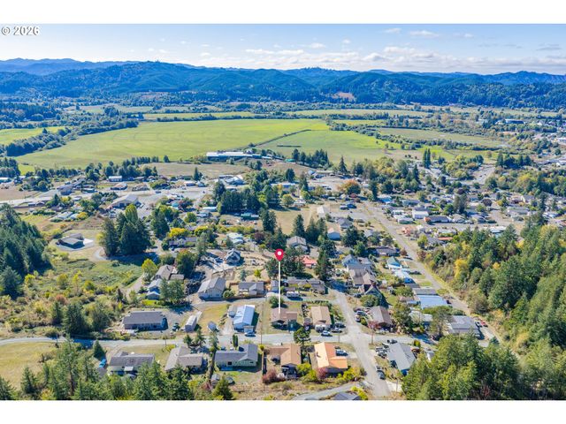 1826 22ND St, Myrtle Point, OR 97458