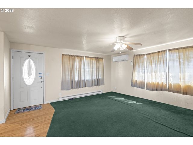 1826 22ND St, Myrtle Point, OR 97458