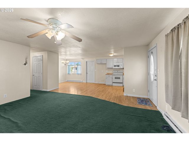 1826 22ND St, Myrtle Point, OR 97458