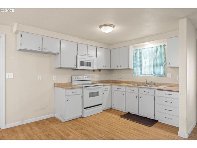 1826 22ND St, Myrtle Point, OR 97458