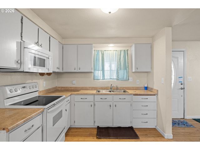 1826 22ND St, Myrtle Point, OR 97458