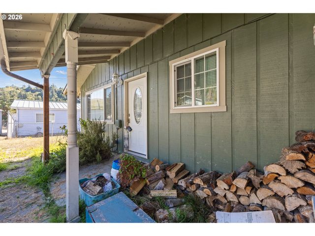 1826 22ND St, Myrtle Point, OR 97458