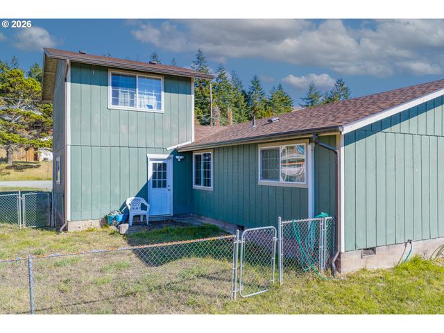 1826 22ND St, Myrtle Point, OR 97458