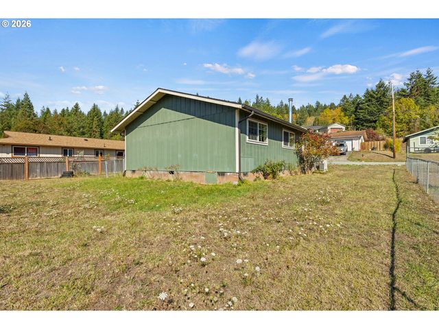 1826 22ND St, Myrtle Point, OR 97458