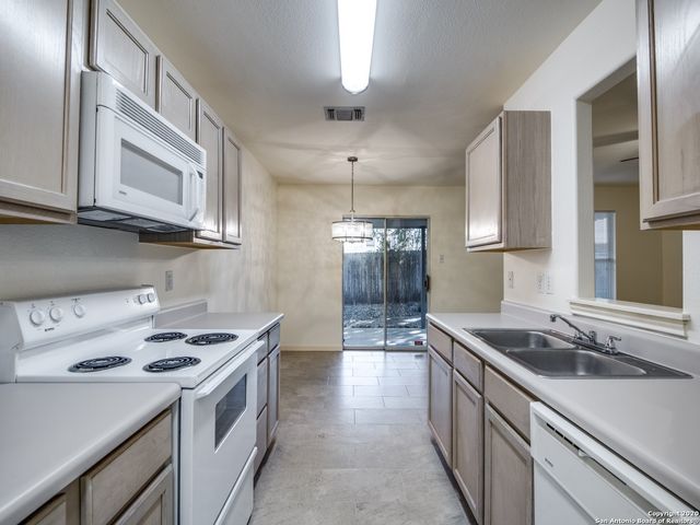 7831 RUSTIC PARK, San Antonio, TX 78240