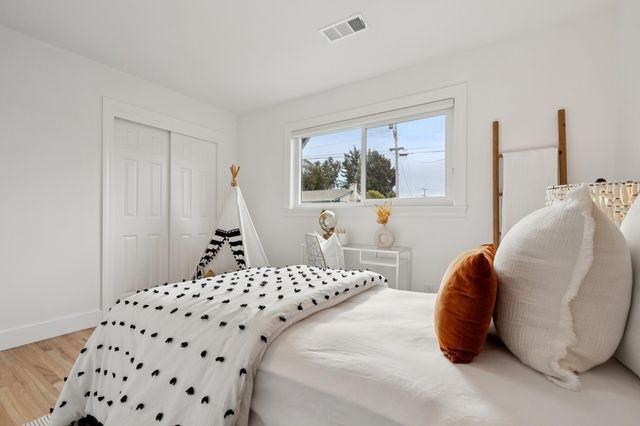 2566 2566 Lancaster Rd, Hayward, CA 94542