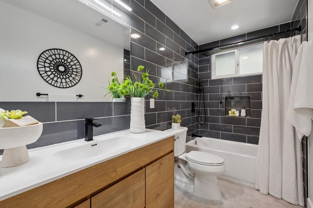 2566 2566 Lancaster Rd, Hayward, CA 94542