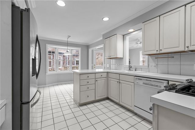 17 Bayside Avenue, Newport, RI 02840