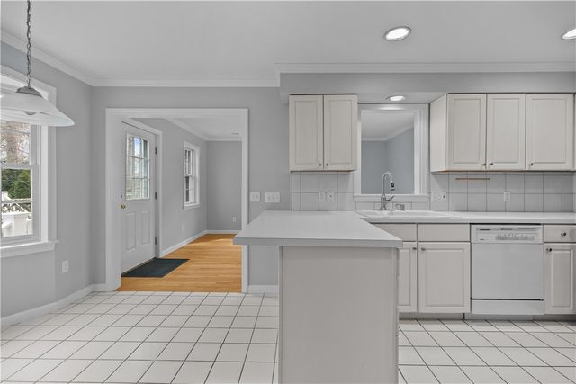 17 Bayside Avenue, Newport, RI 02840