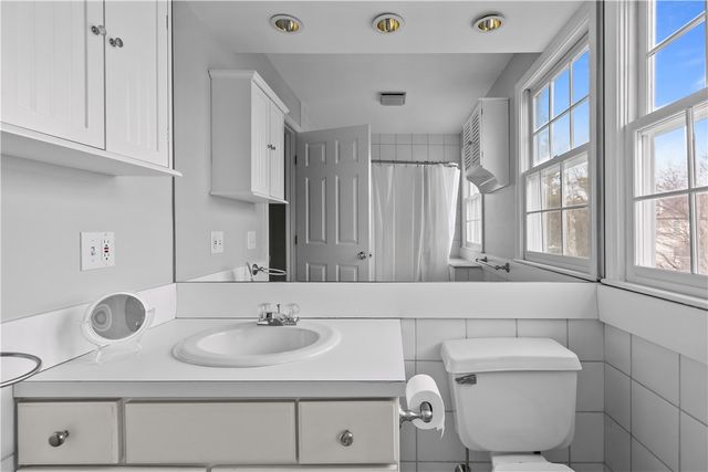 17 Bayside Avenue, Newport, RI 02840