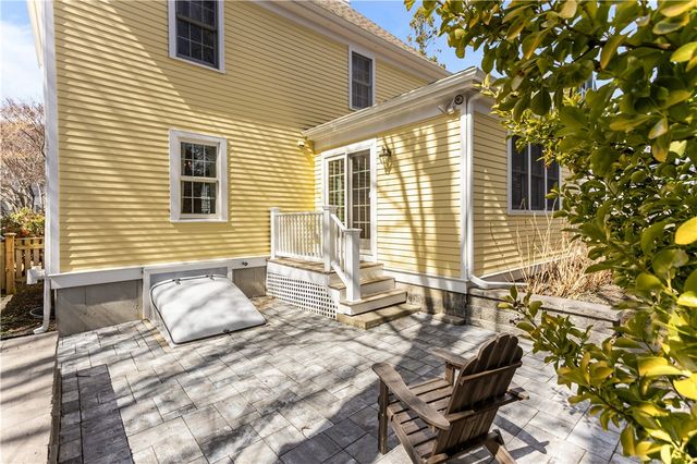 17 Bayside Avenue, Newport, RI 02840