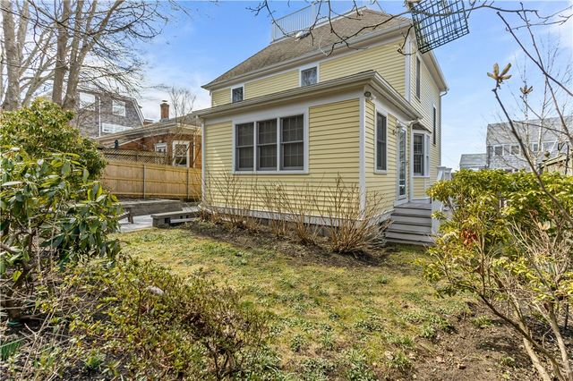 17 Bayside Avenue, Newport, RI 02840