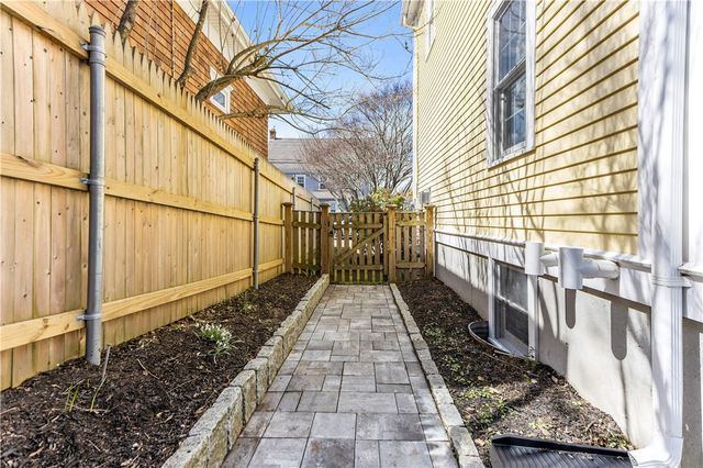 17 Bayside Avenue, Newport, RI 02840