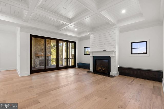 38652 JOHN WOLFORD RD, Waterford, VA 20197