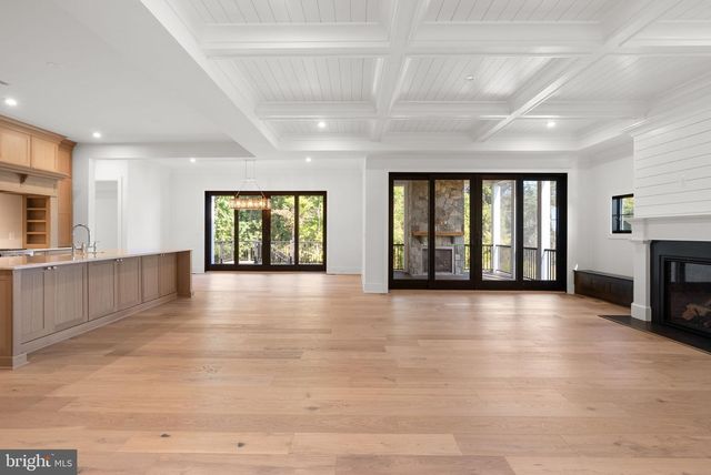 38652 JOHN WOLFORD RD, Waterford, VA 20197