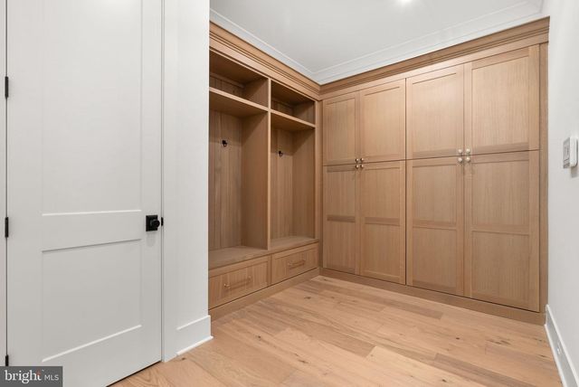 38652 JOHN WOLFORD RD, Waterford, VA 20197