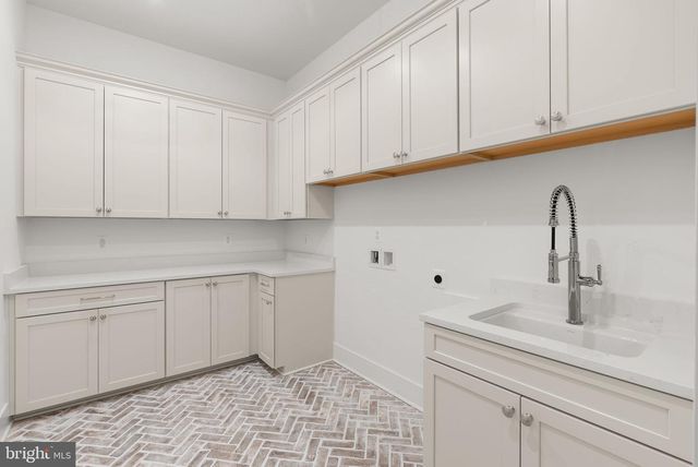 38652 JOHN WOLFORD RD, Waterford, VA 20197