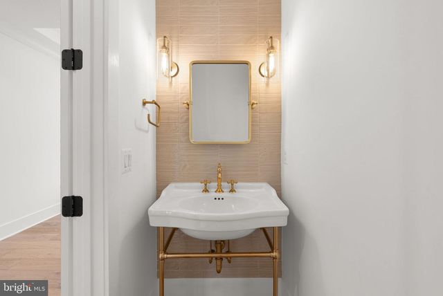 38652 JOHN WOLFORD RD, Waterford, VA 20197