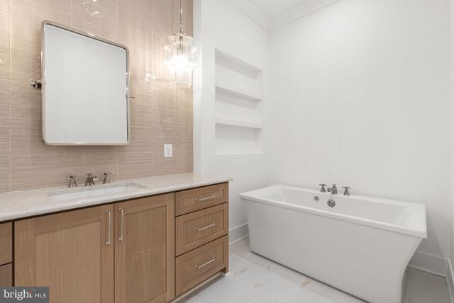 38652 JOHN WOLFORD RD, Waterford, VA 20197