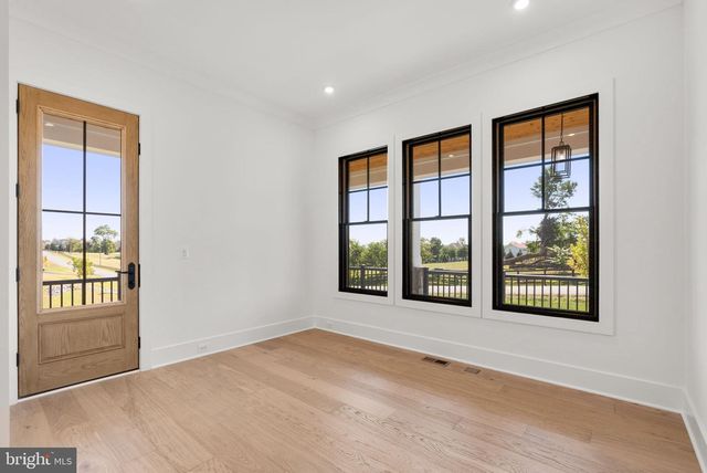 38652 JOHN WOLFORD RD, Waterford, VA 20197