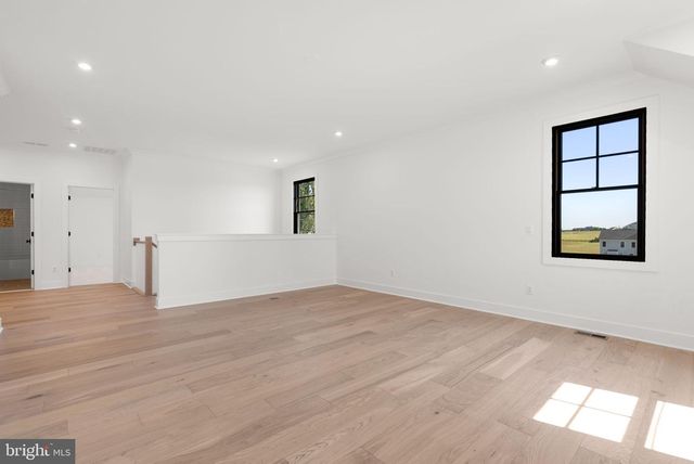 38652 JOHN WOLFORD RD, Waterford, VA 20197