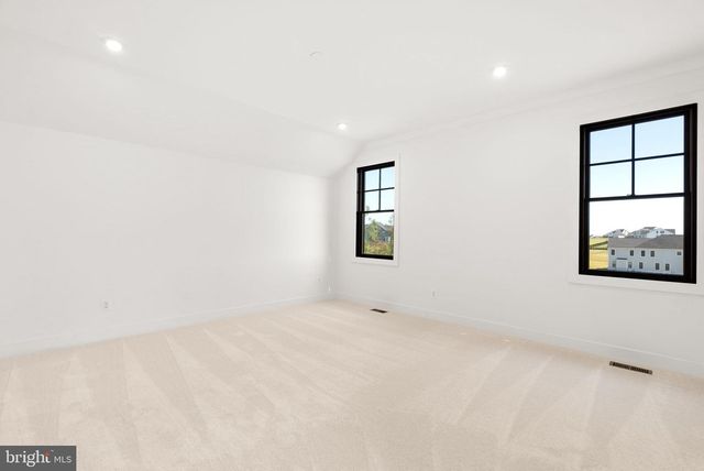 38652 JOHN WOLFORD RD, Waterford, VA 20197