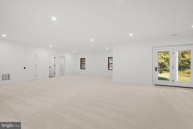 38652 JOHN WOLFORD RD, Waterford, VA 20197