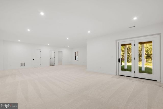 38652 JOHN WOLFORD RD, Waterford, VA 20197