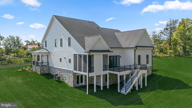 38652 JOHN WOLFORD RD, Waterford, VA 20197