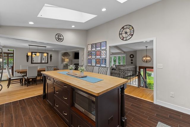 45 Wachusett Ave, Shrewsbury, MA 01545