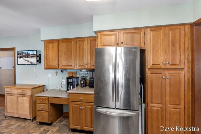 907 N Glenwood Drive, Hastings, MI 49058